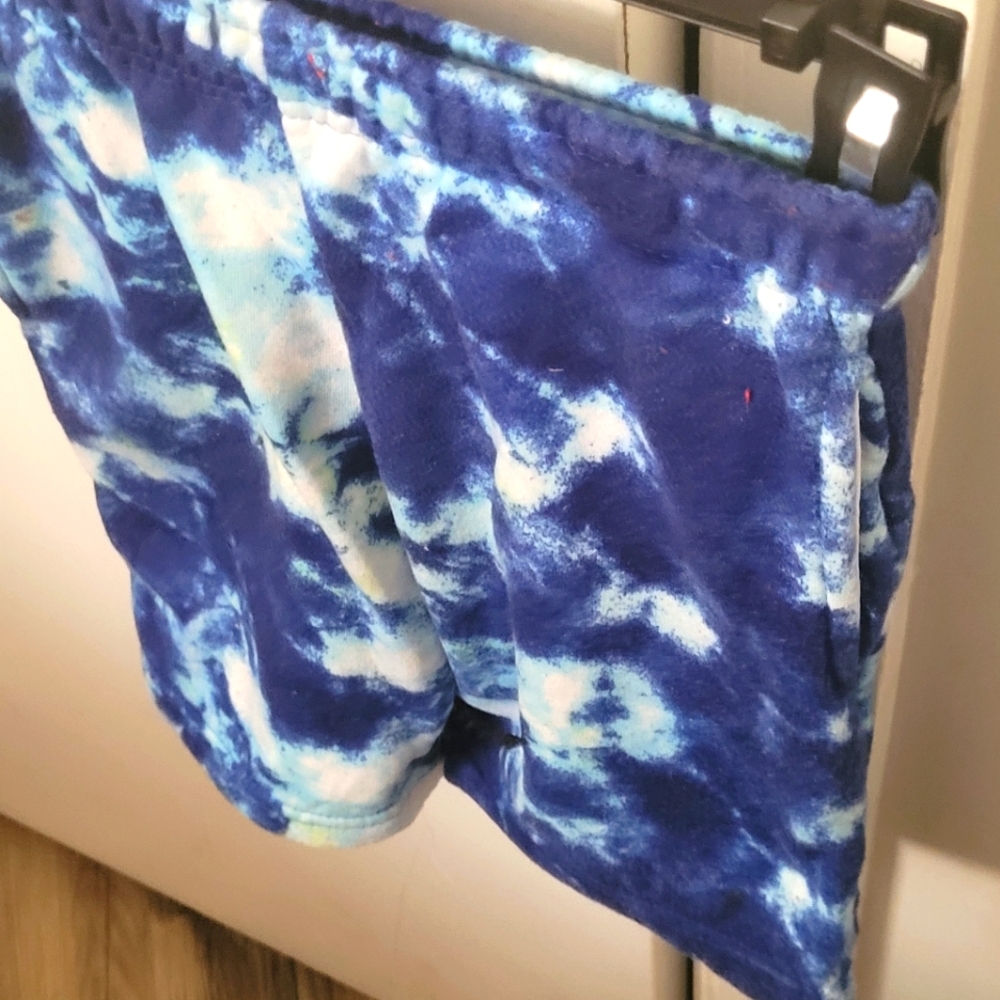 Prime Threads Blue Tie-Dye Shorts